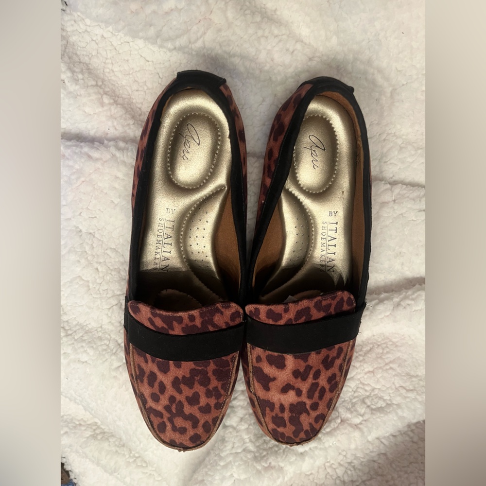 NWOT-Womens Apri By Italian Shoemakers
Animal Print Loafers
